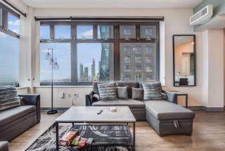 Downtown Chicago Stay with Free In & Out Parking 6 - 9