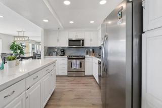 Modern Coastal Escape Breathtaking Ocean - 6