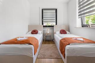 KMS Homes - balcony - NETFLIX - modern - 8