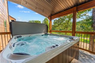 LakeSides Retreat with Amenities - 8