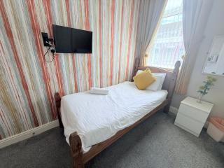 Cherish Lewis Hotel- Hull Road, Blackpool Central - 3
