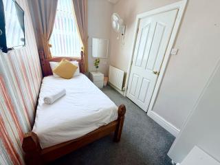 Cherish Lewis Hotel- Hull Road, Blackpool Central - 2