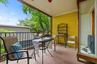 Walk to Zilker & Barton Springs / Old Austin Charm - 9