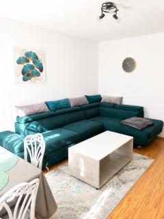 Bright & Cozy Apartment with Sunset View - 9