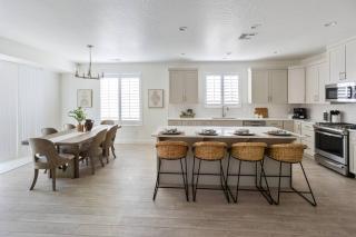 3 Master Ensuites King Beds, Hot Tub, Pool, Lazy River - 7