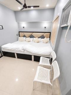 The Bodhi Luxurious stay near Ghat - 6