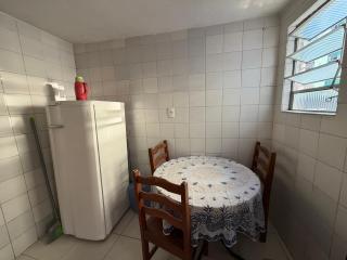 Quarto, sala, cozinha e banheiro - ar condicionado - á 2 minutos da praia do Porto da barra-301-40 - 4
