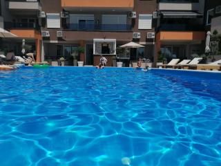 Kristi Lux NEW 1-bedroom apartment with Pool, Balcony and FREE Parking - 9