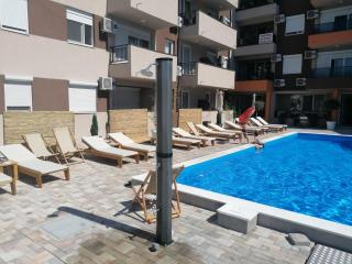 Kristi Lux NEW 1-bedroom apartment with Pool, Balcony and FREE Parking - 5