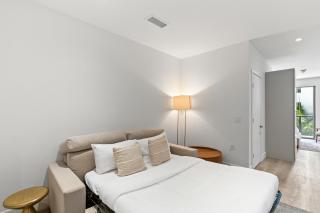 Modern Studio - Balcony Prime Brickell Location - 8