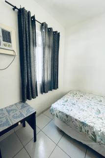Quarto, sala, cozinha e banheiro - 2 minutos da praia do porto da barra - ar condicionado - 6