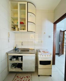 Quarto, sala, cozinha e banheiro - 2 minutos da praia do porto da barra - ar condicionado - 4