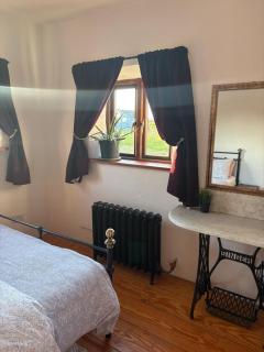 THE FARMHOUSE Room 1 - 7