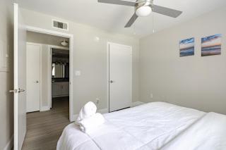 Coral 1Bed 1Bath facing NRG Free Parking and Pool - 9