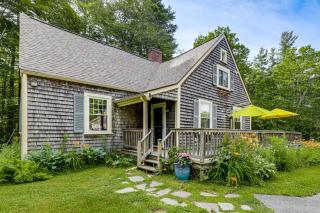Deck & Fire Pit: Cottage Near Monadnock State Park - 4