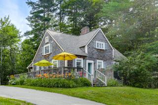 Deck & Fire Pit: Cottage Near Monadnock State Park - 3