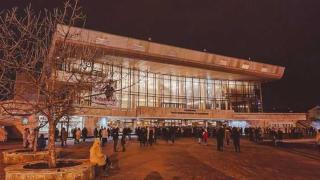 У театра Музкомедии, пляж Отрада - 800м - 1