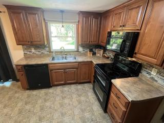 Updated ranch close to Lambeau, Resch, & Titletown - 7