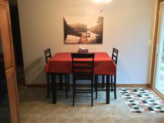 Updated ranch close to Lambeau, Resch, & Titletown - 3