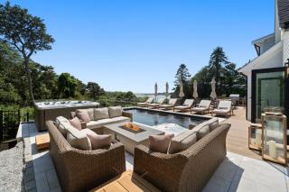 Luxury Home w Salt Water Pool Overlooking Ocean - 0
