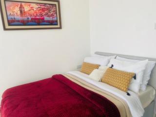 Wonderful 2 Bed Flat 2 Bathrooms 2 Dining Balconies Private Parking Reservation Deposit Required Central Kyrenia Walking distance to Girne Castle - 4