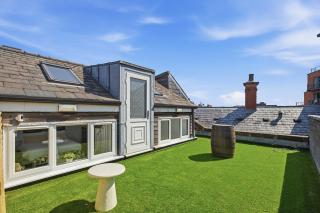 6BR Triplex | Pool Table | Rooftop Garden - 0
