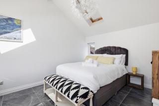 6BR Triplex | Pool Table | Rooftop Garden - 4