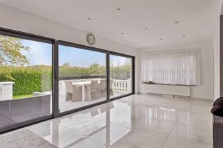 The Beautiful White Villa - 9