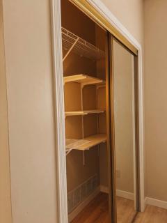 Modern Cozy Suite with AC near Metrotown Burnaby - 9