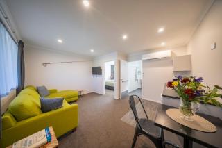 Dusky Fishing Unit - Te Anau Holiday Home - 6