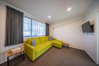 Dusky Fishing Unit - Te Anau Holiday Home - 3