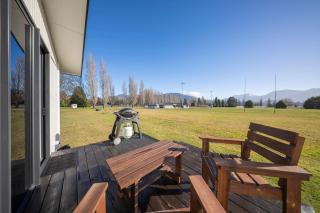Dusky Rugby Unit - Te Anau Holiday Home - 0