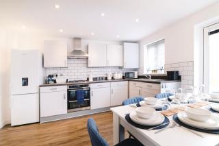 Spacious 4 Bed - Sleeps 6 - Private Parking - Contractors - 9