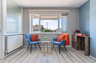 Modern 3BR House - Free Parking - Near UHCW - WiFi - 5