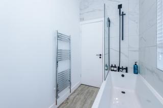 Boutique Home MCR with Games Table, Sleeps 9 - 7