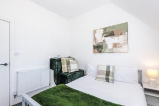 Boutique Home MCR with Games Table, Sleeps 9 - Manchester - 8
