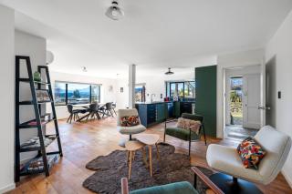 Wanaka close to town Modern with a Fireplace and Heat pumps Sleeps 6 - Wanaka - 4