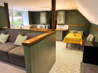 Gardeners Cottage - 8