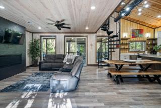 Broken Bow Cabin with Hot Tub and Game Room - 8