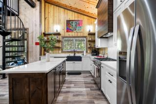 Broken Bow Cabin with Hot Tub and Game Room - 2