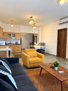 AMWAJ - 3 bedrooms with pool and garden view - 0