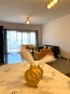 AMWAJ - 3 bedrooms with pool and garden view - 9
