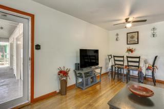 4 Mi to Sabine River! Extended Escape w/ Yard - 4