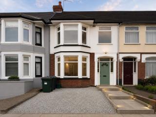 New 3BR House - Parking - Near CBS Arena - UHCW - 2