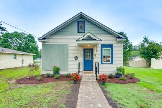 Cedar Pines Lake Views! Charming Waterfront Home - 9