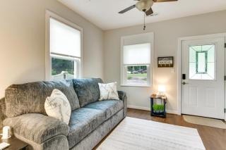 Cedar Pines Lake Views! Charming Waterfront Home - 6