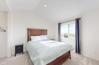 Oceanview Coastal Retreat with Hot Tub - 4