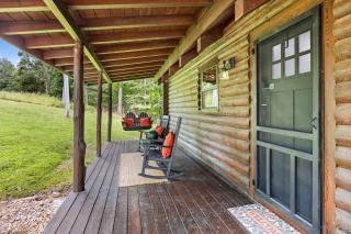 Pine Haven-Serene & Natural Cabin-7 mi to Downtown - 5