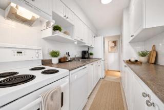 Downtown 2BR Suite Close to English Bay Waterfront - 2