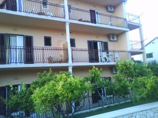 rooms & studio villa Tatjana - Supetar - 1
